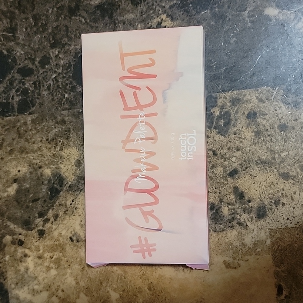 Touch in Sol #Glowdient Makeup Pallette